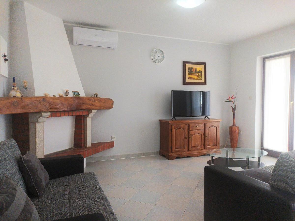 Apartment Davorka Върсар Екстериор снимка