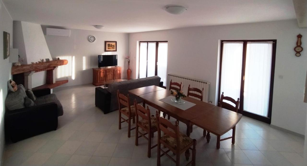 Apartment Davorka Върсар Екстериор снимка