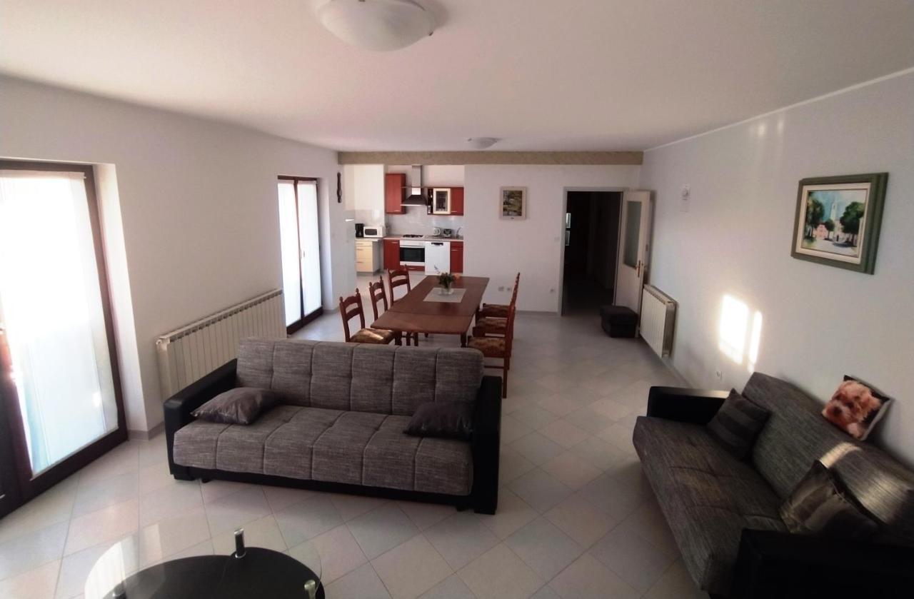 Apartment Davorka Върсар Екстериор снимка
