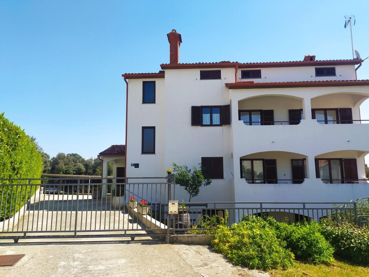 Apartment Davorka Върсар Екстериор снимка